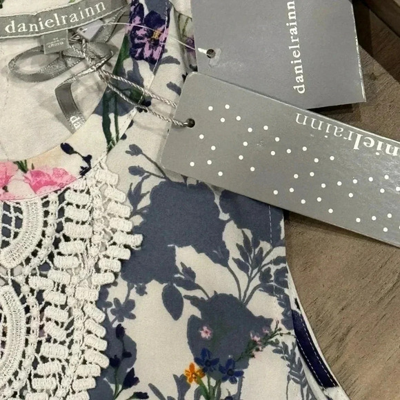 🍀 DANIEL RAINN NWT QUINN KEYHOLE TOP SIZE MEDIUM - Picture 4 of 4